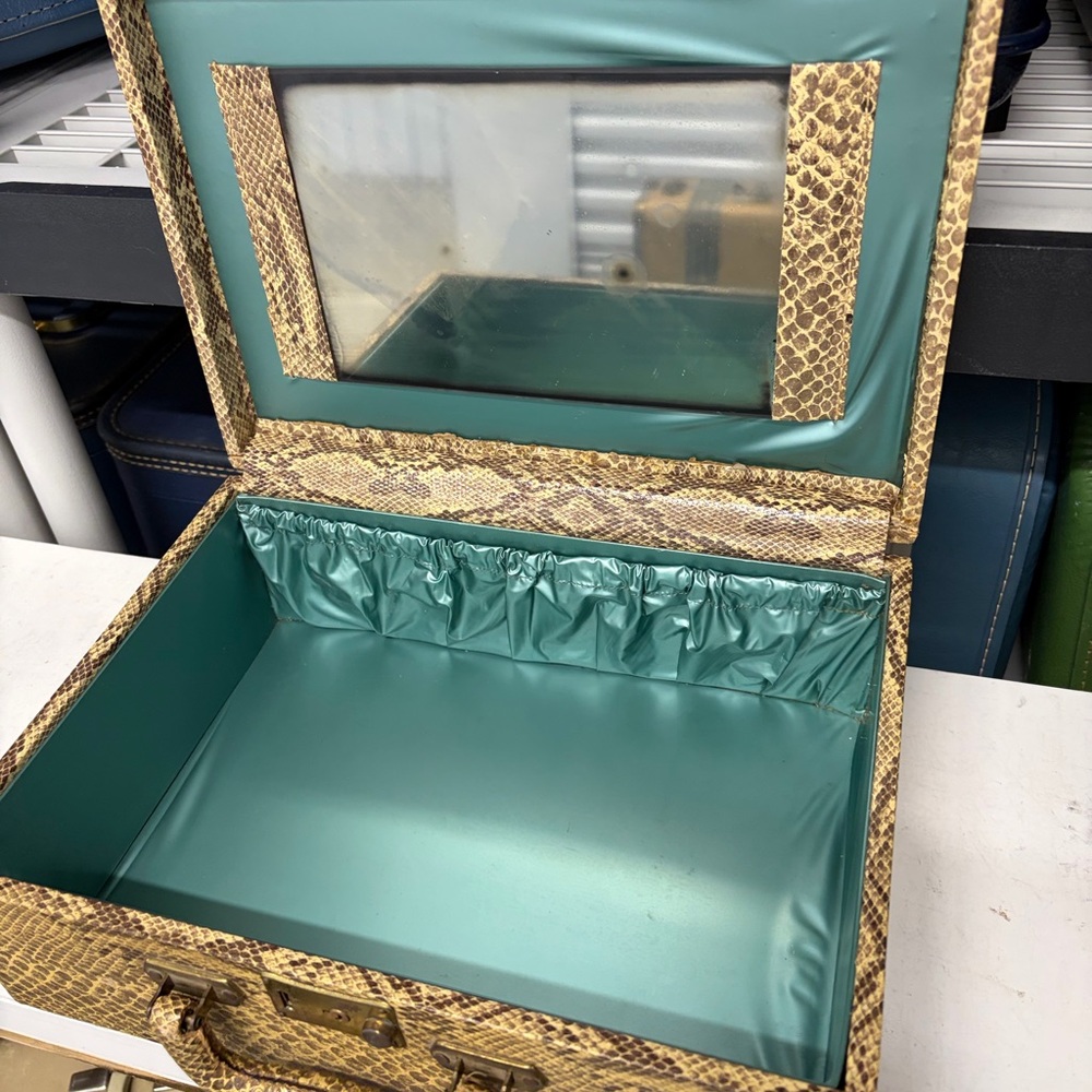 Vintage Toiletries Shortrip Case Snakeskin 🐍 - Picture 2 of 13
